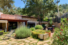 Yalıçiftlik’te tek katlı, bahçeli müstakil ev