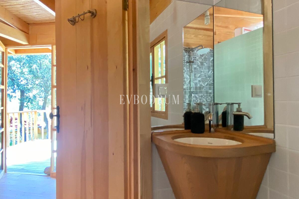 Gümüşlük, Karakaya’da bahçe içinde müstakil taş villa