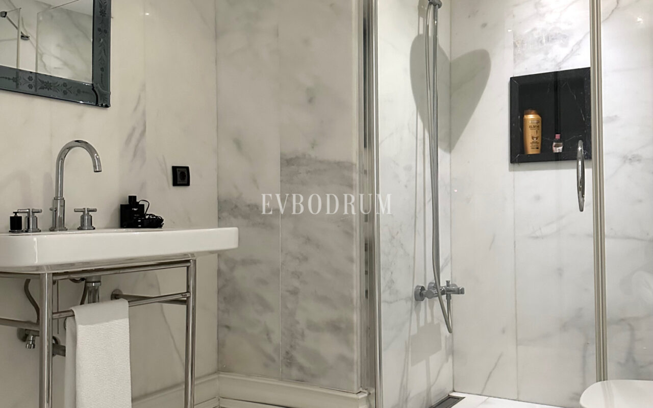 Zarif ve özel, havuzlu, manzaralı şehir evi