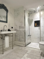 Zarif ve özel, havuzlu, manzaralı şehir evi – Görsel 12