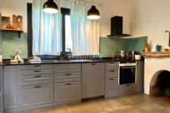 7.970 m2 arazi içinde harika, havuzlu taş ev ve misafirhanesi