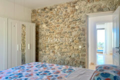 Gümüşlük'te bahçe içinde, havuzlu villa