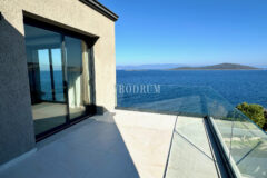 Ön sırada, havuzlu ve plaja erişimli yeni villa