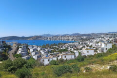 Merkezi lokasyonda, deniz manzaralı ikiz şehir evi