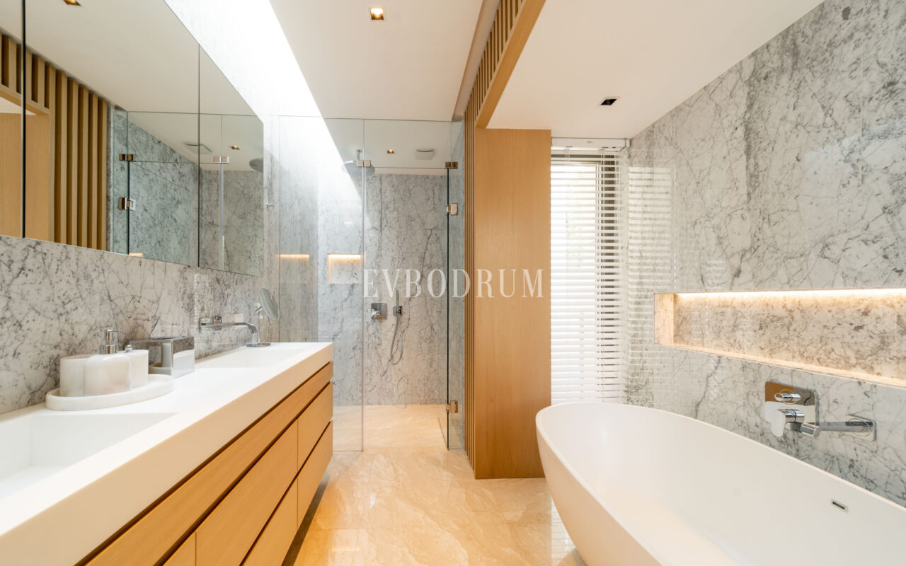 Yalıkavak’ta Denize Sıfır Lüks Villa