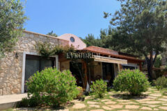 Yalıçiftlik’te tek katlı, bahçeli müstakil ev