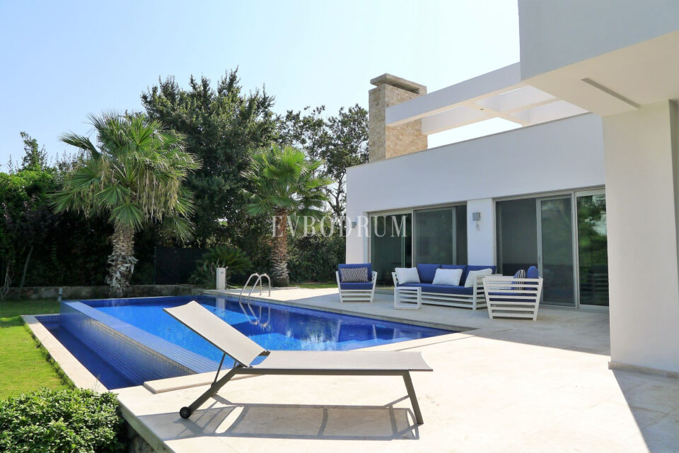 Havuzlu Yeni Villa, Sahile 5 Dakika Yürüme Mesafesinde, Haftalık Kiralık – Görsel 1