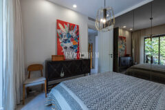 Merkezi lokasyonda zarif, tek katlı, havuzlu villa