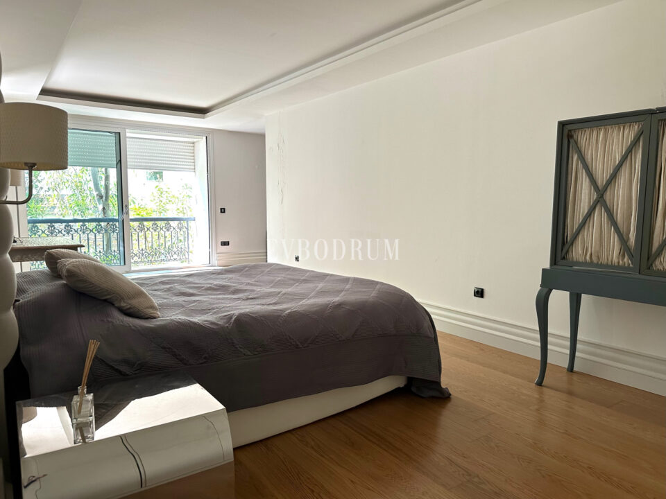 Zarif ve özel, havuzlu, manzaralı şehir evi – Görsel 11