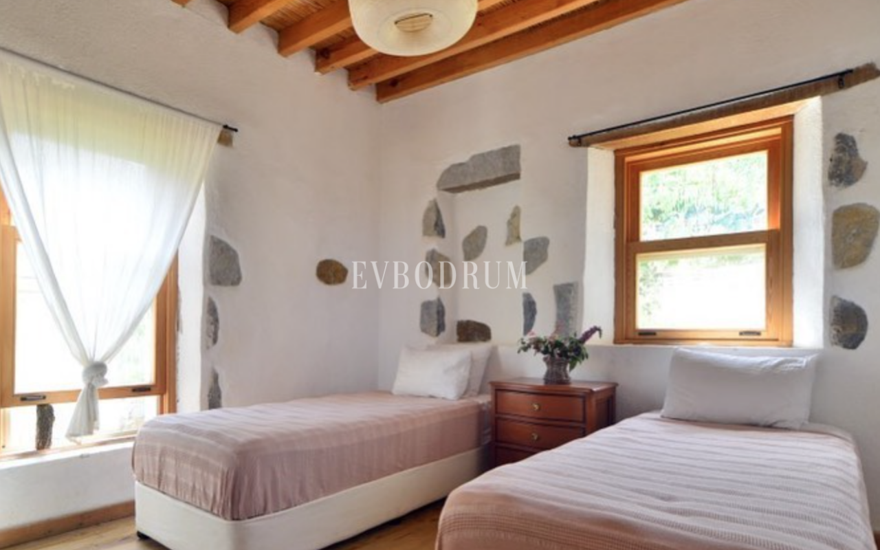 10.000 m2 Arsa İçinde 8 Bağımsız Taş Ev