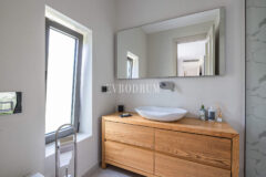 Merkezi lokasyonda zarif, tek katlı, havuzlu villa