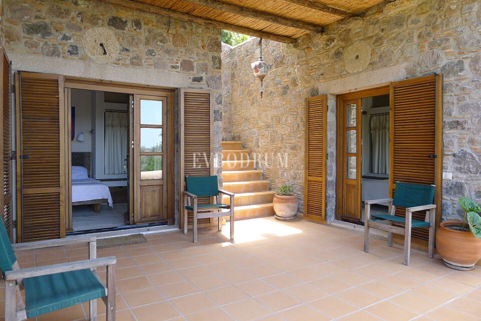 Özel havuzlu kiralık taş villa – Görsel 4