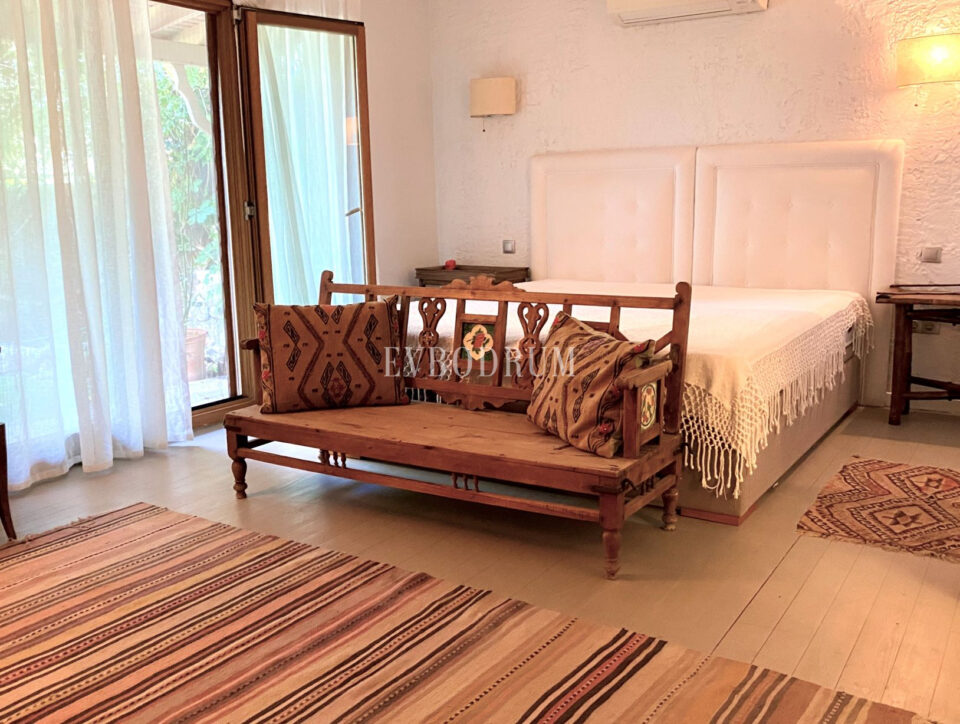 Denize Yürüme Mesafesinde Havuzlu Geniş Villa – Görsel 6