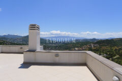 Deniz manzaralı, ortak havuzlu tripleks villa