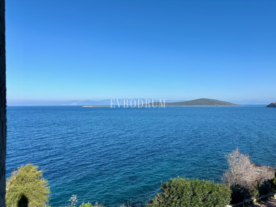 Ön sırada, havuzlu ve plaja erişimli yeni villa – Görsel 6