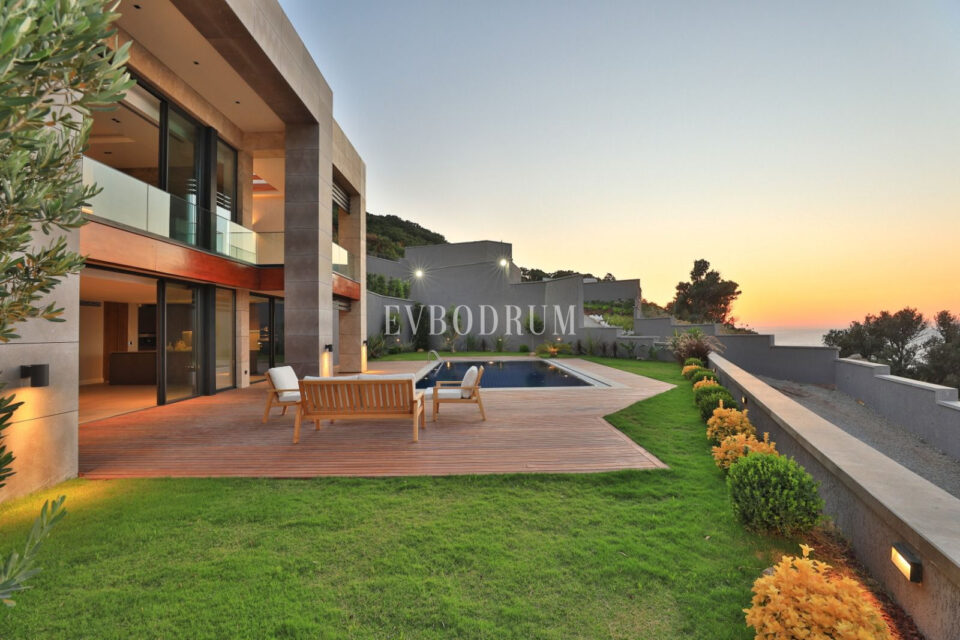 Yeni tamamlanmış, deniz manzaralı, özel havuzlu ve bahçeli villa – Görsel 23