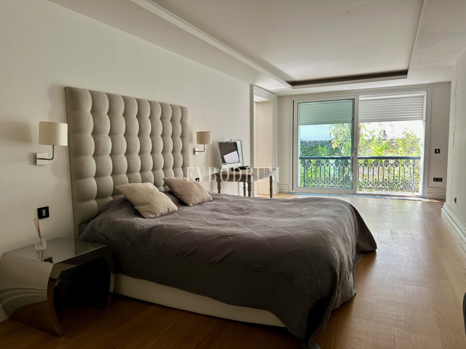 Zarif ve özel, havuzlu, manzaralı şehir evi – Görsel 12