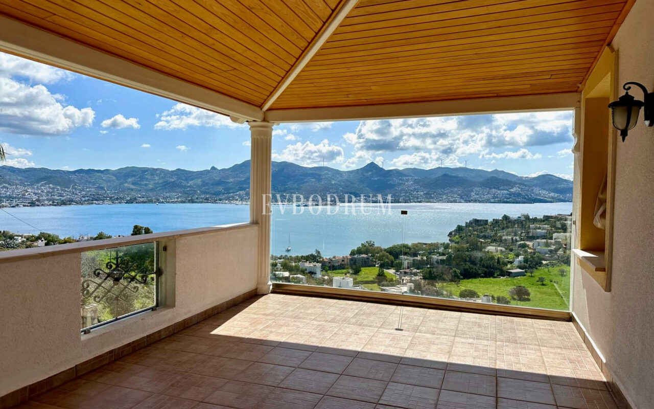 Yalikavak Küdür, önü kapanmaz deniz manzaralı 3 katlı villa
