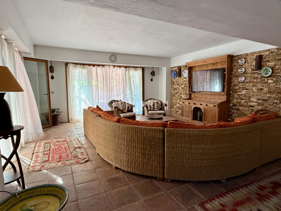 Grosse Villa mit Pool und Garten im Herzen von Türkbükü