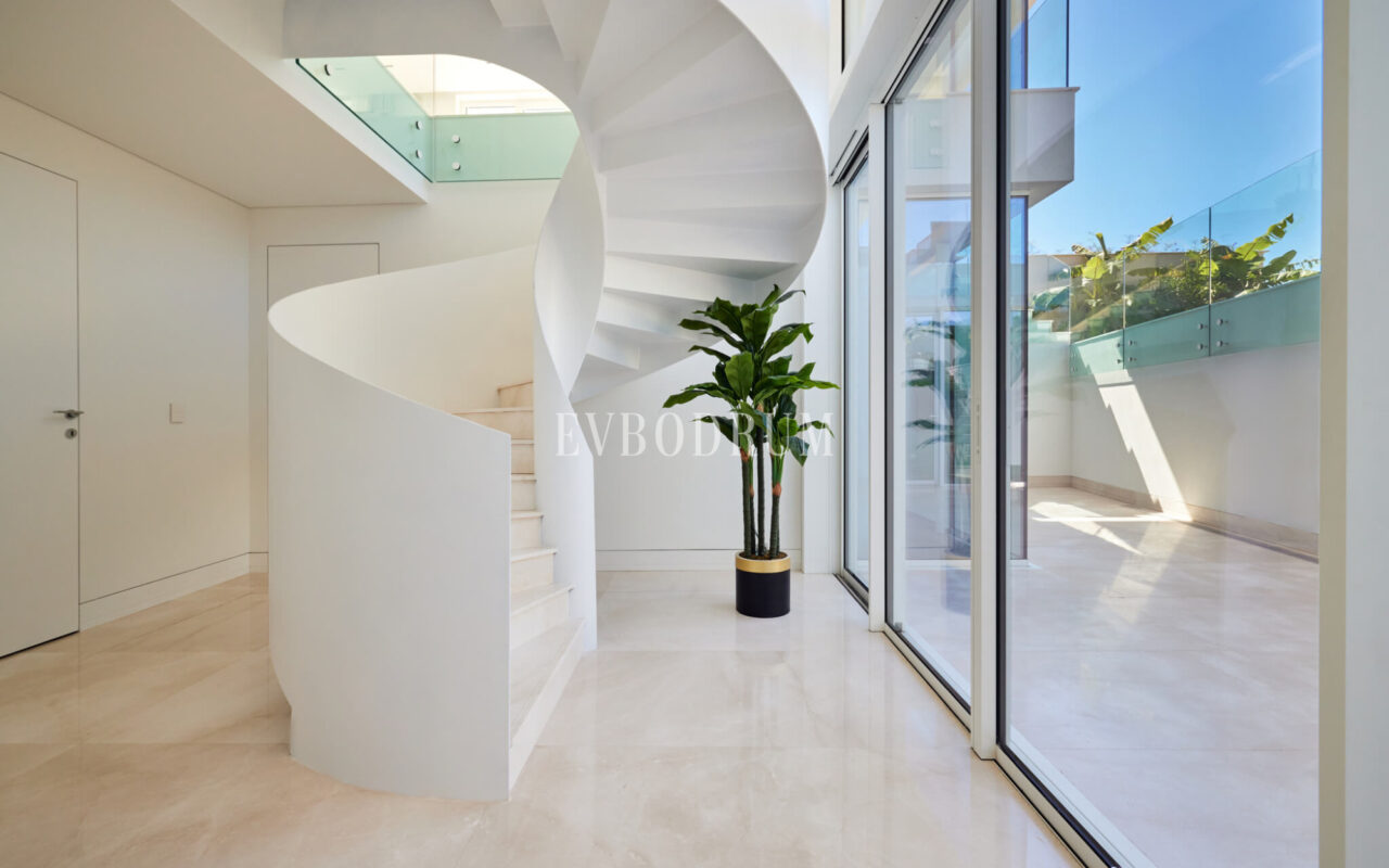 Yalıkavak’ta özel havuzlu, mimari tasarımlı yeni proje