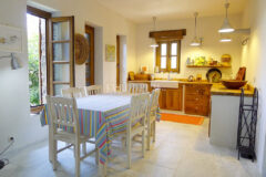 Özel havuzlu kiralık taş villa