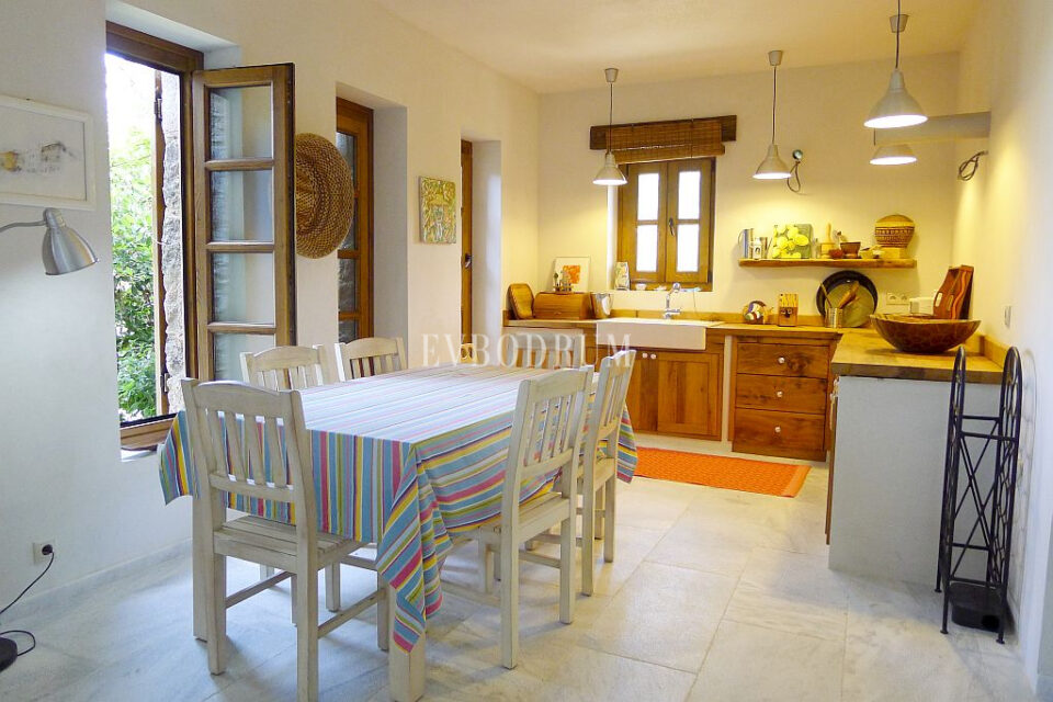 Özel havuzlu kiralık taş villa – Görsel 3