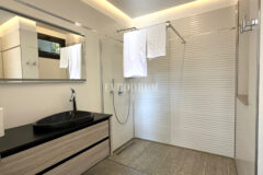 Bitez’de 2 Havuzlu, Misafir Evli Büyük Bahçeli Villa