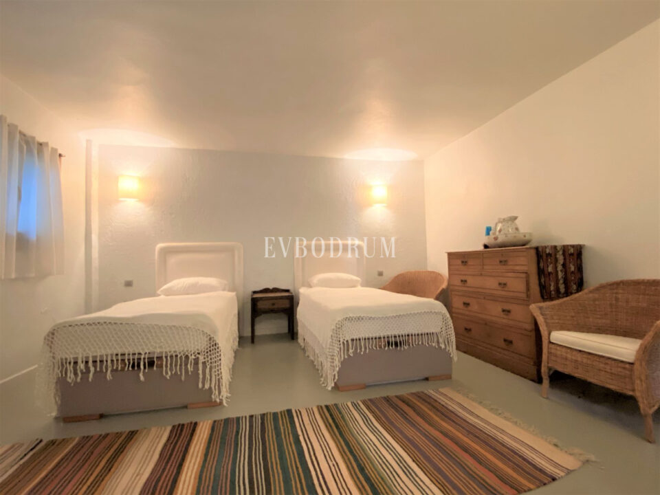 Denize Yürüme Mesafesinde Havuzlu Geniş Villa – Görsel 5