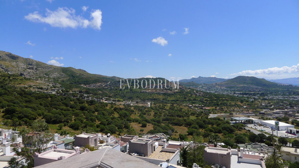 Deniz manzaralı, ortak havuzlu tripleks villa – Görsel 5