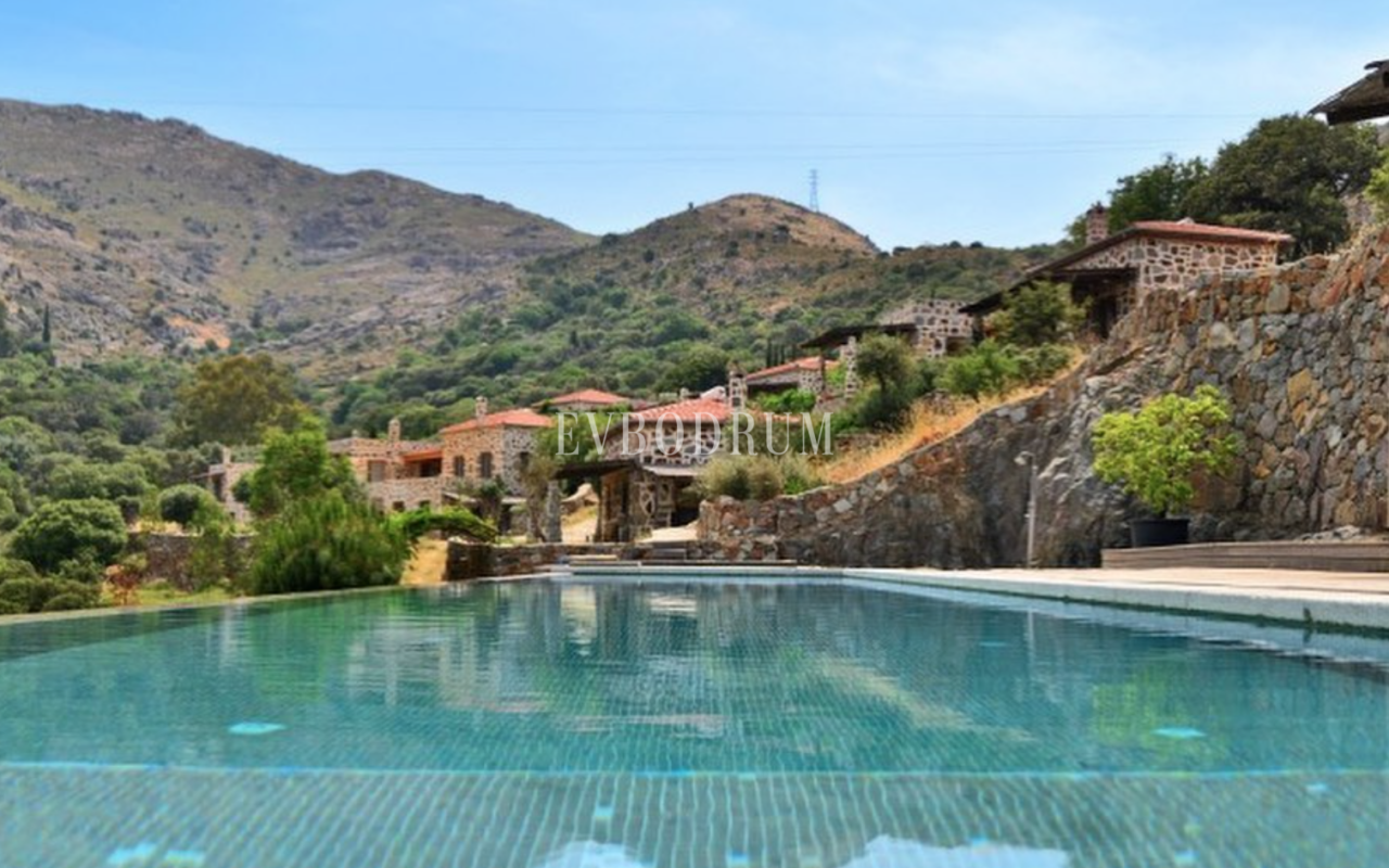 10.000 m2 Arsa İçinde 8 Bağımsız Taş Ev