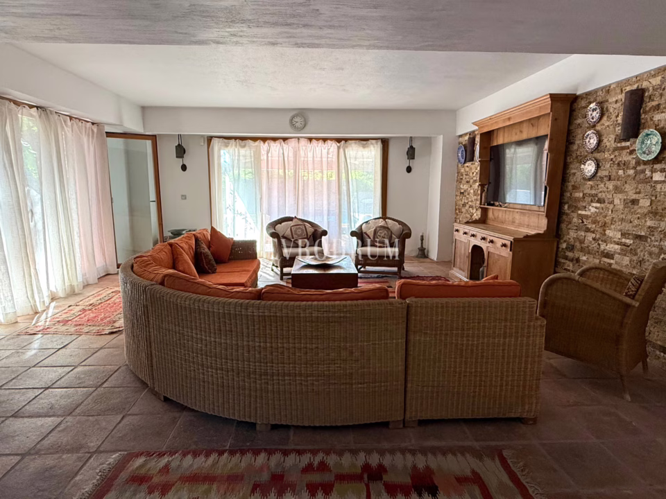 Grosse Villa mit Pool und Garten im Herzen von Türkbükü – Foto 1