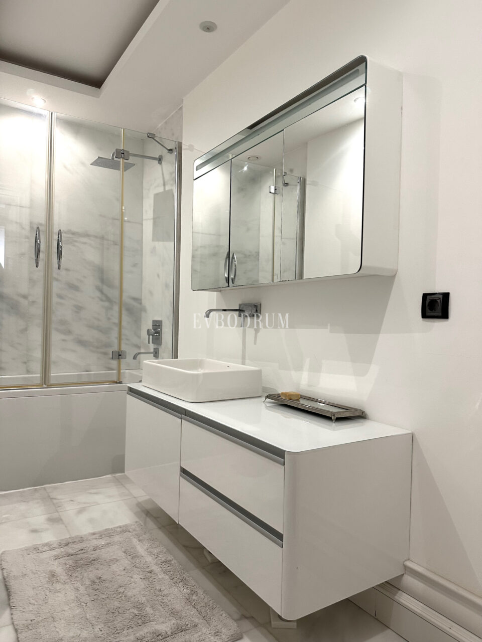 Zarif ve özel, havuzlu, manzaralı şehir evi – Görsel 13