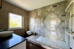 Yalikavak Küdür, önü kapanmaz deniz manzaralı 3 katlı villa