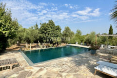 7.970 m2 arazi içinde harika, havuzlu taş ev ve misafirhanesi