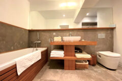 Denize Yürüme Mesafesinde Havuzlu Geniş Villa