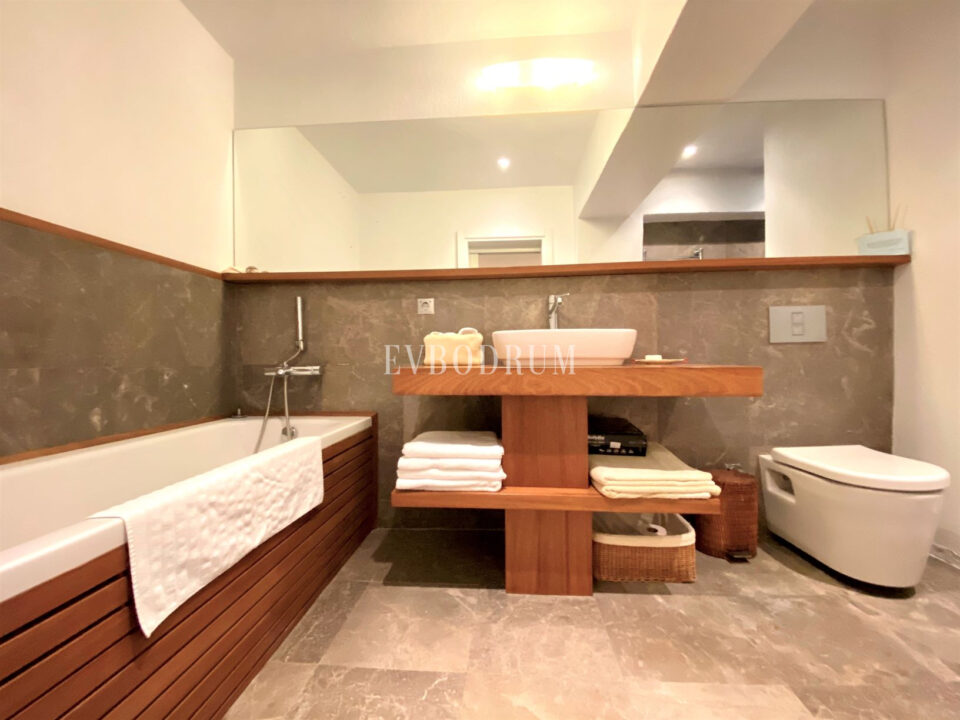 Denize Yürüme Mesafesinde Havuzlu Geniş Villa – Görsel 3