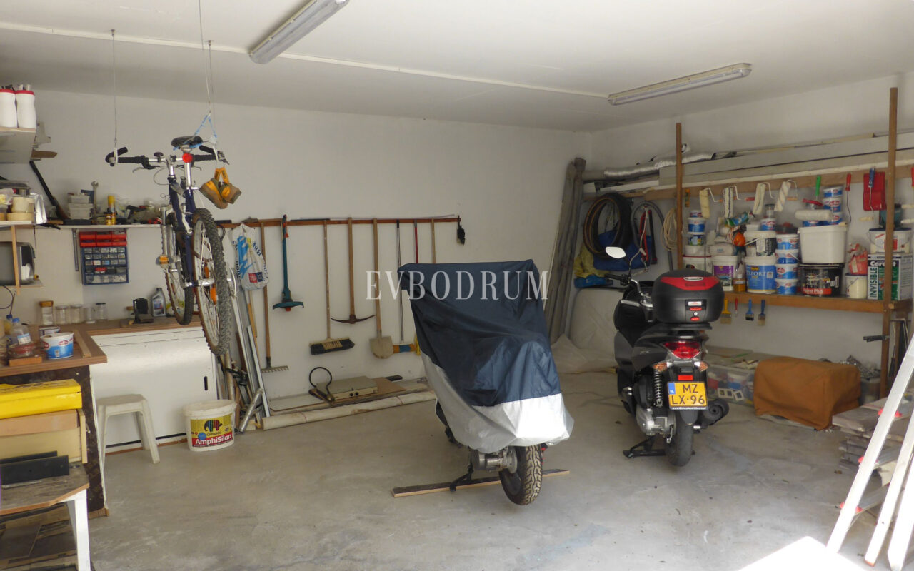 Deniz manzaralı, ortak havuzlu tripleks villa