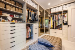 Merkezi lokasyonda zarif, tek katlı, havuzlu villa