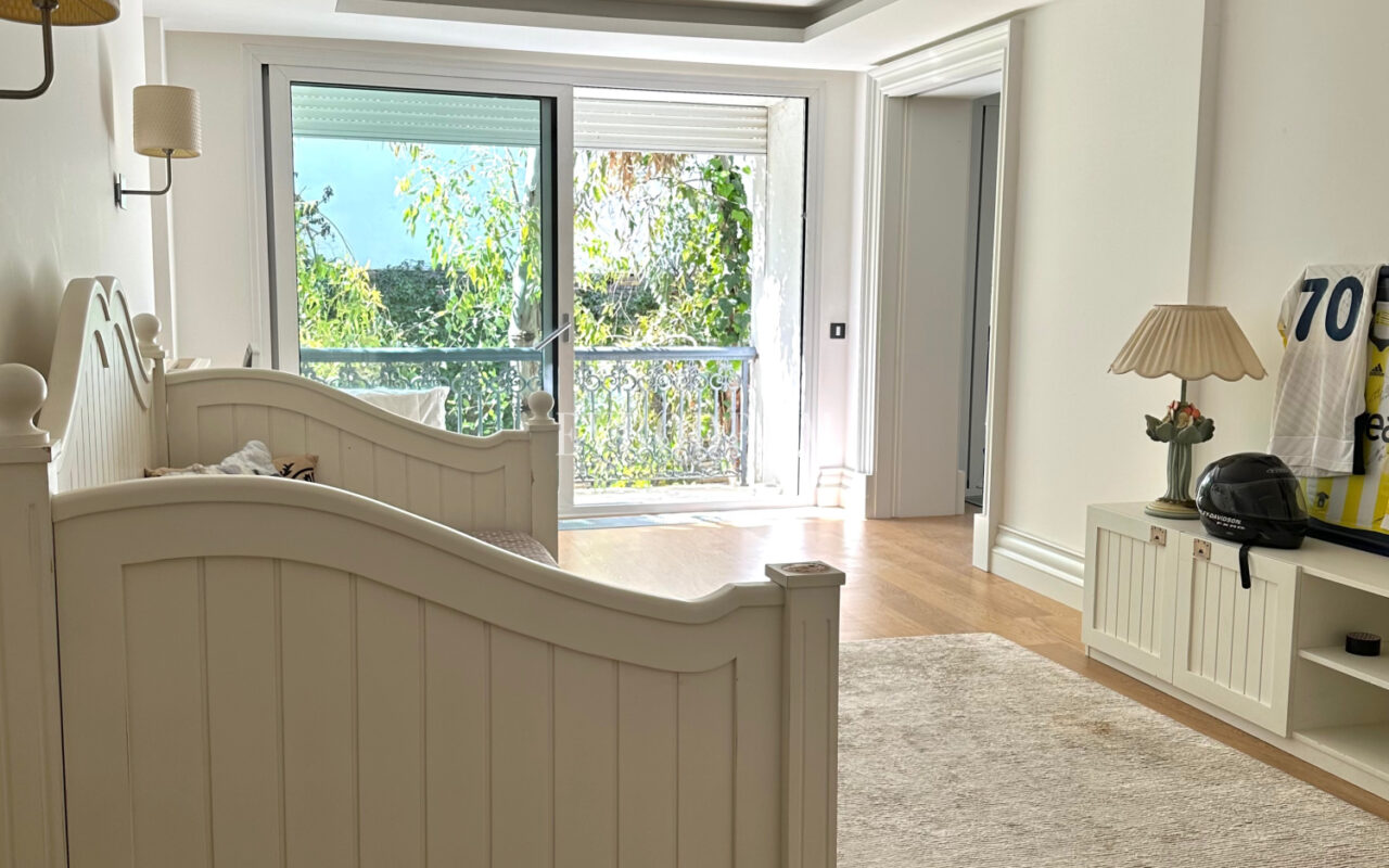 Zarif ve özel, havuzlu, manzaralı şehir evi