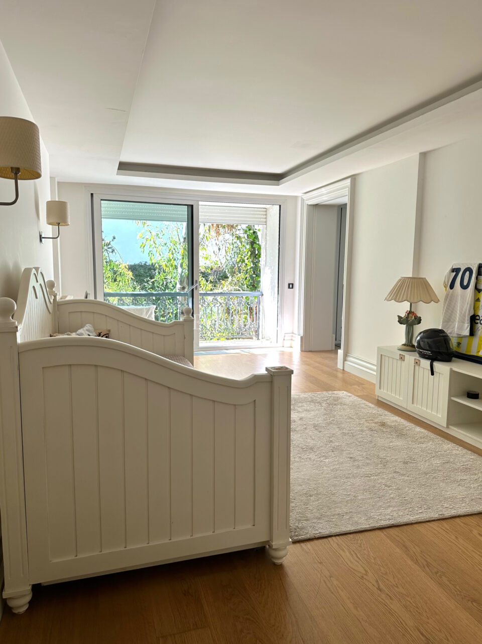 Zarif ve özel, havuzlu, manzaralı şehir evi – Görsel 10