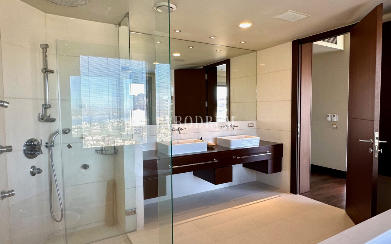 Yalıkavak Körfezi ve Marina Manzaralı Özel Villa