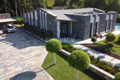 Bitez’de 2 Havuzlu, Misafir Evli Büyük Bahçeli Villa