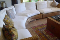 Denize Yürüme Mesafesinde Havuzlu Geniş Villa