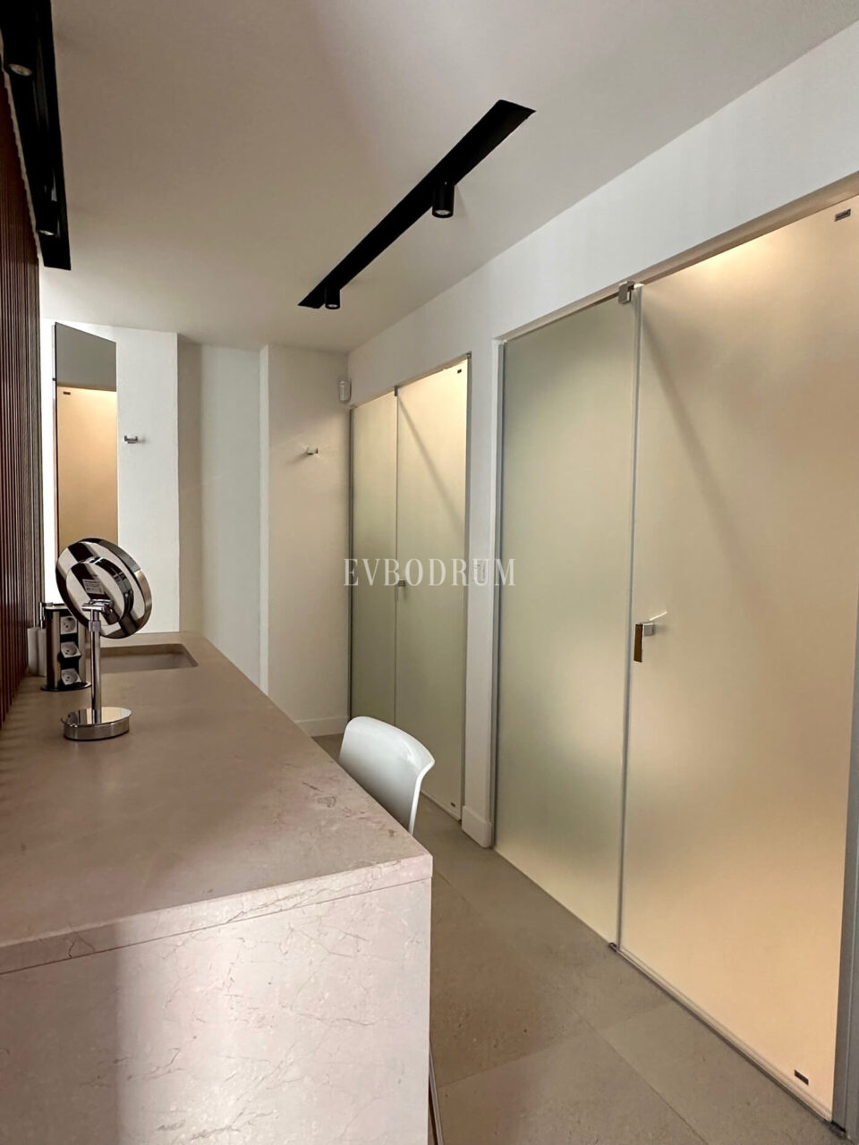 Stylisches Architektenhaus mit tollen Außenbereichen – Foto 4