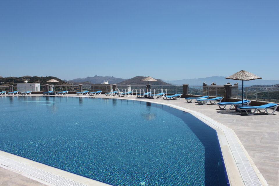 Deniz manzaralı, ortak havuzlu tripleks villa – Görsel 6