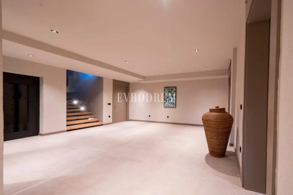 Bitez’de özel havuzlu, geniş ve lüks villa