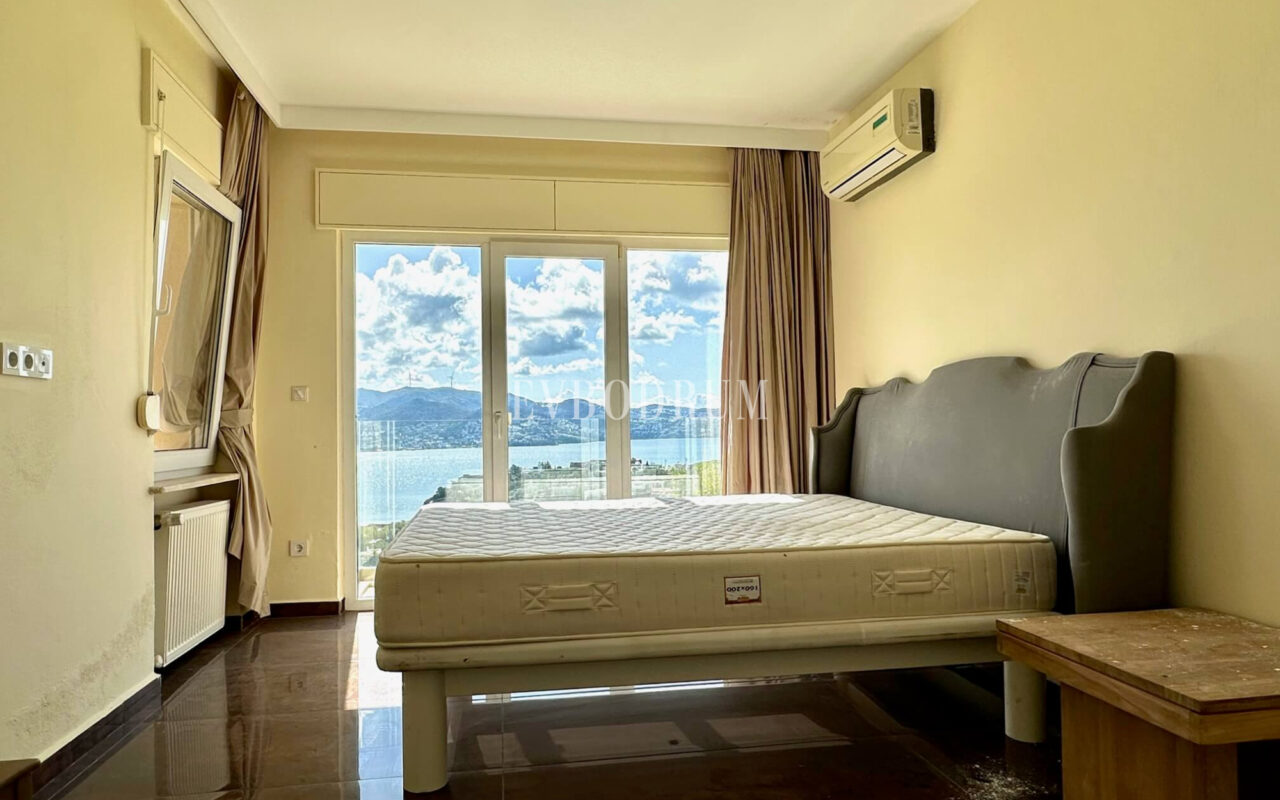 Yalikavak Küdür, önü kapanmaz deniz manzaralı 3 katlı villa