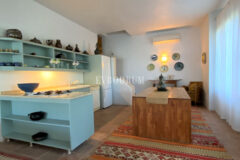 Denize Yürüme Mesafesinde Havuzlu Geniş Villa