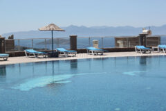 Deniz manzaralı, ortak havuzlu tripleks villa