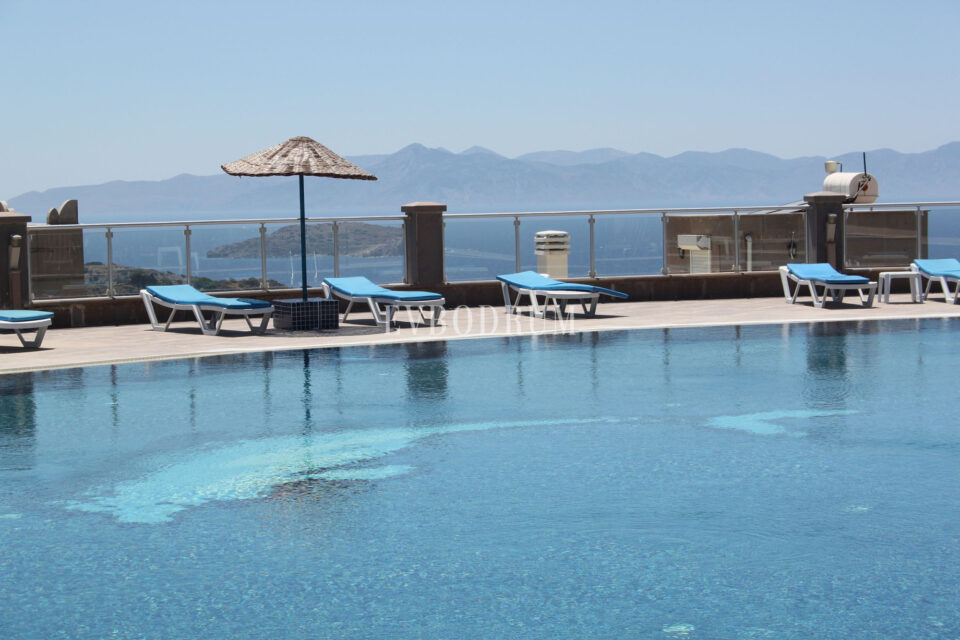 Deniz manzaralı, ortak havuzlu tripleks villa – Görsel 5